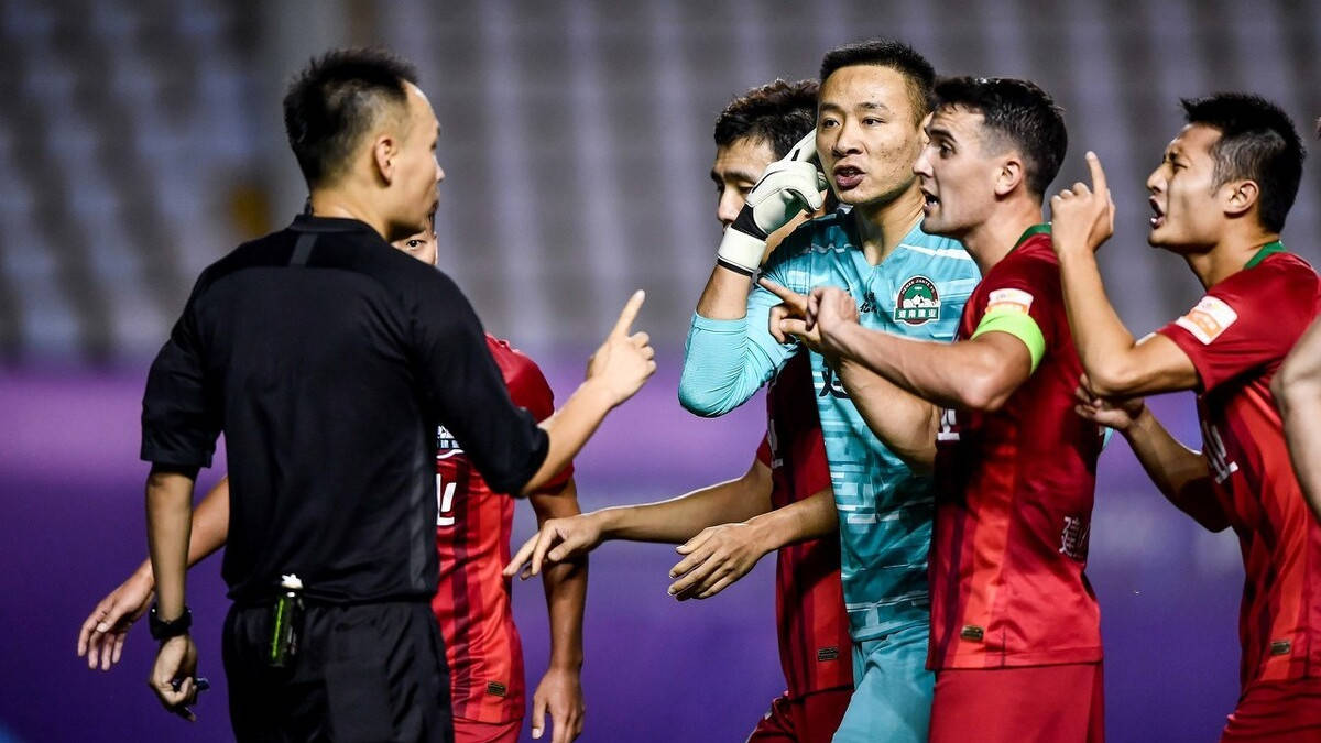 河南建业客场夺取胜利，球队整体表现值得肯定的简单介绍