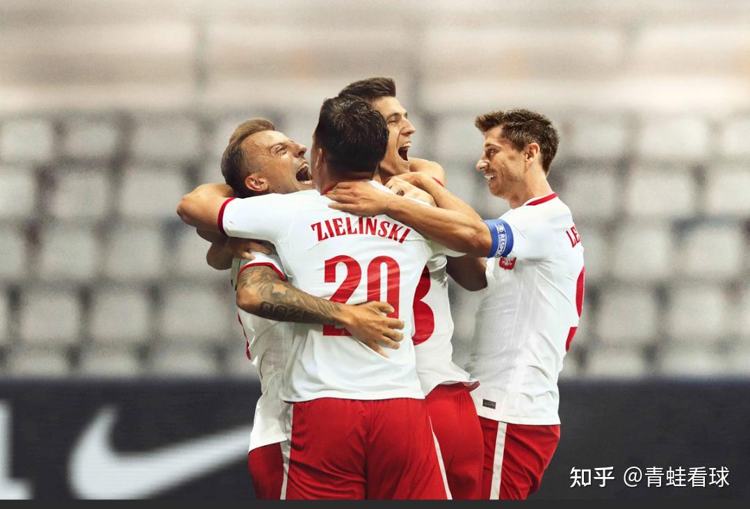 包含马其顿爆冷淘汰斯洛文尼亚，闯入四强的词条