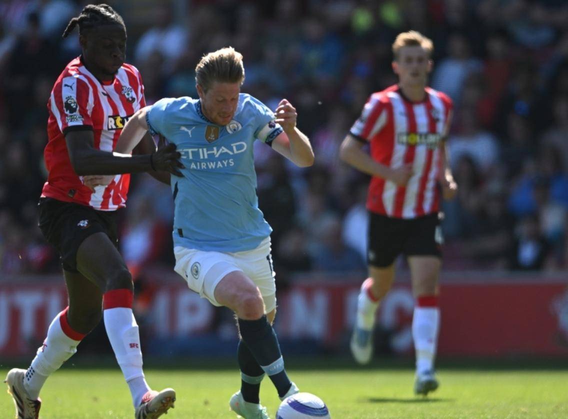 南安普敦门将神勇扑救，致命封堵