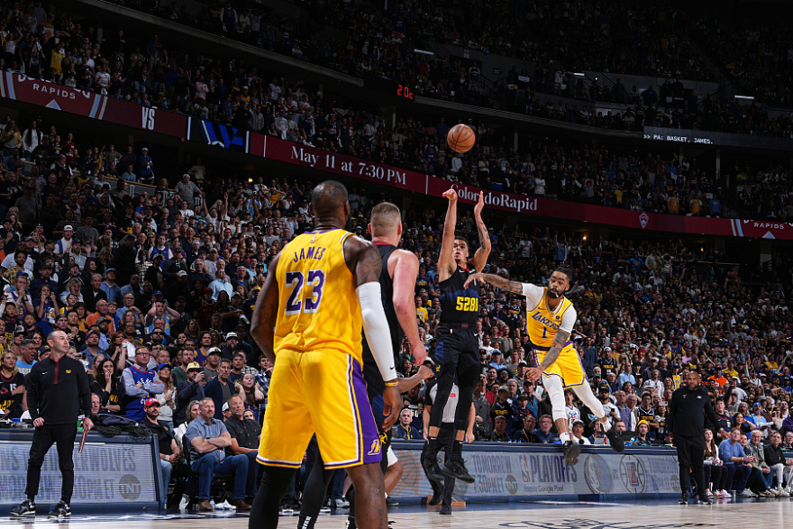 韩国篮球比赛精彩比拼，胜负悬念