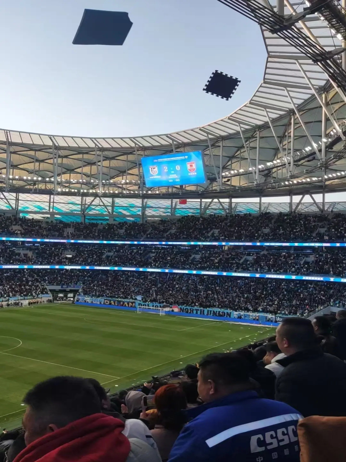 大连队主场告捷，展现出色团队合作！