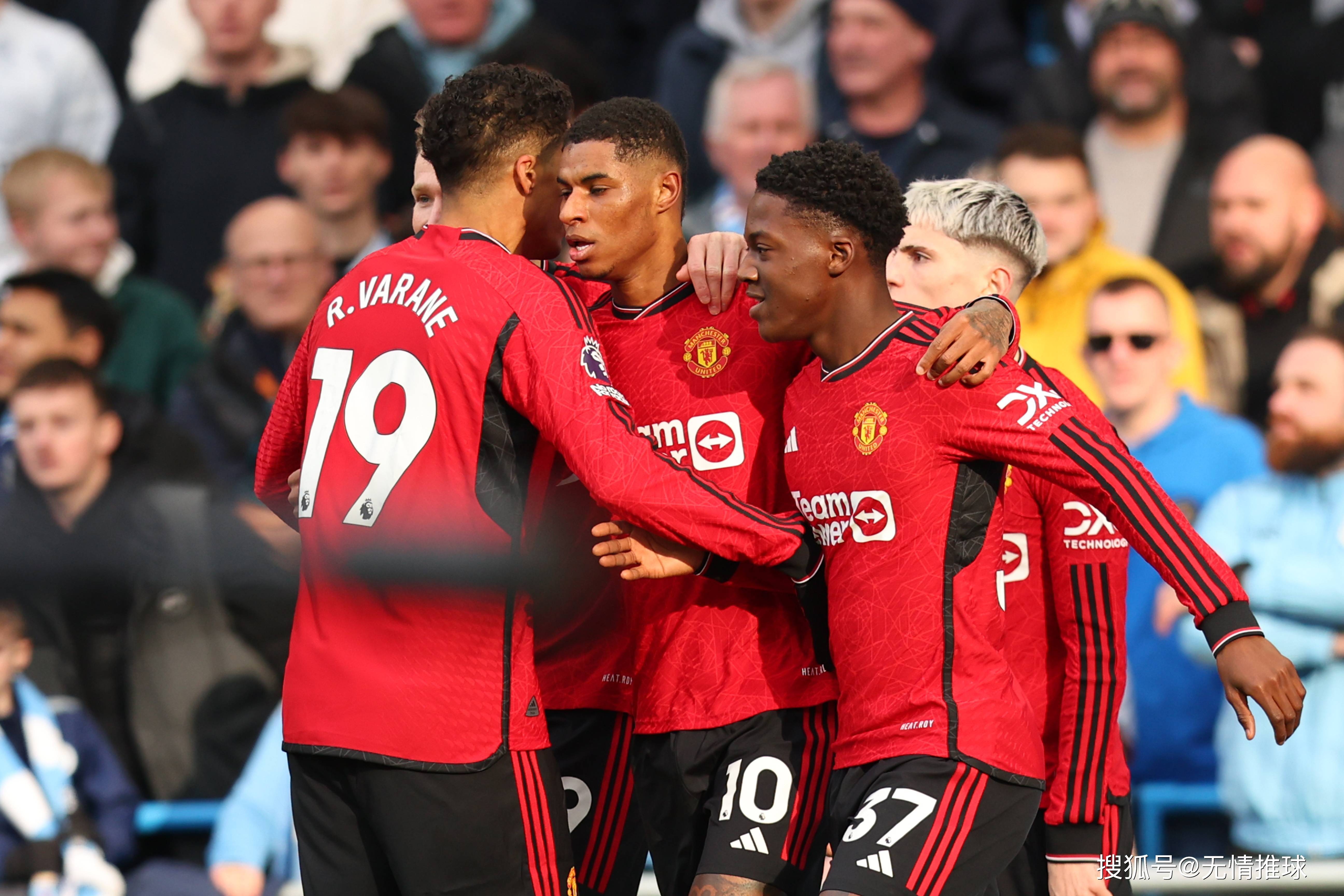 曼联主场战平伯恩利，保持联赛连胜