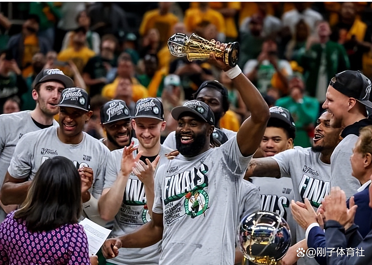 湖人在中超中爆冷凯尔特人,球迷沸腾的简单介绍 湖人在中超中爆冷凯尔特人,球迷沸腾的简单介绍