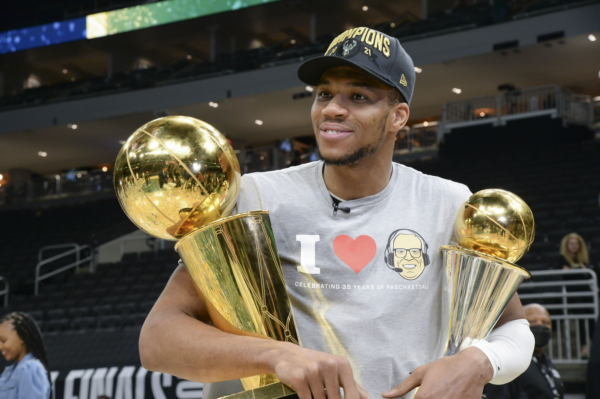 火箭老将职业生涯告别赛季表现出色 火箭老将职业生涯告别赛季表现出色