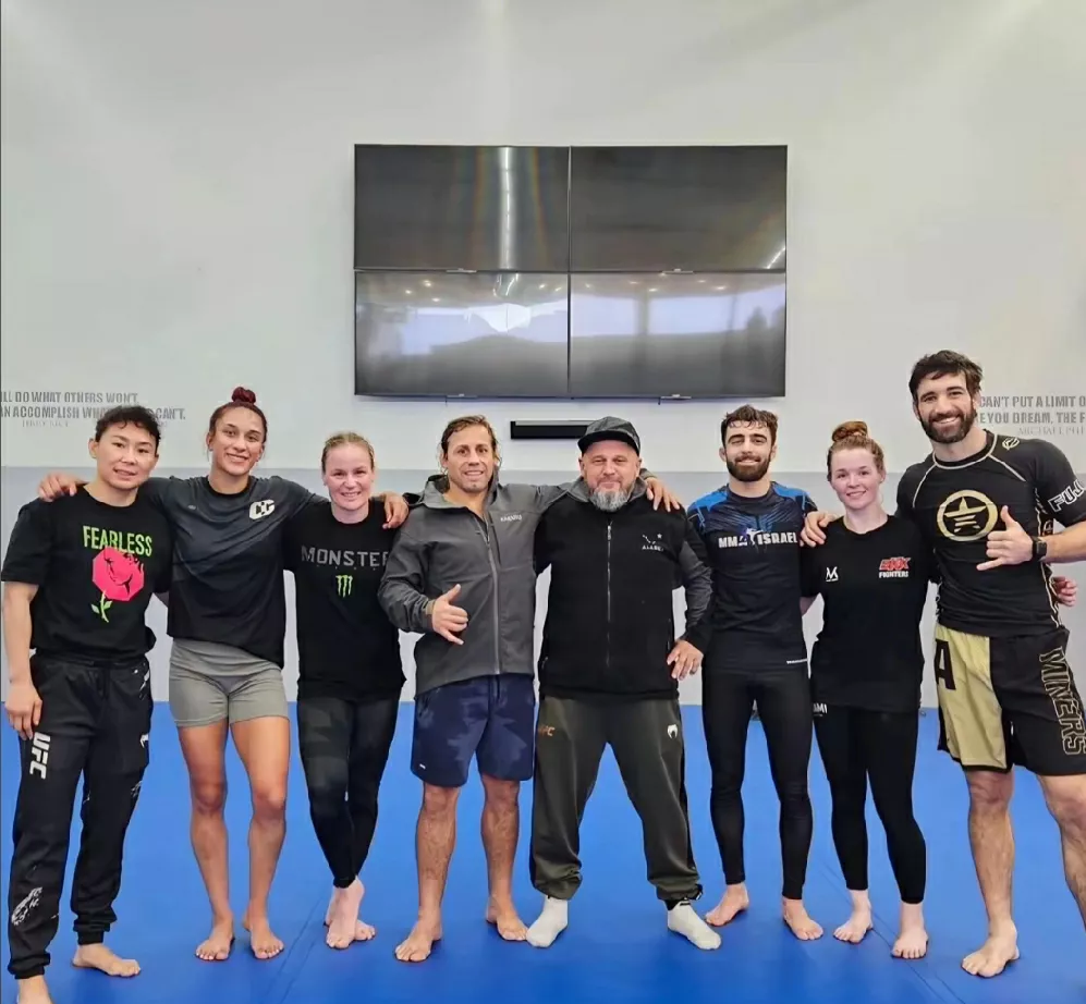 教练组组织了一次特殊的训练,为比赛做准备 教练组组织了一次特殊的训练,为比赛做准备