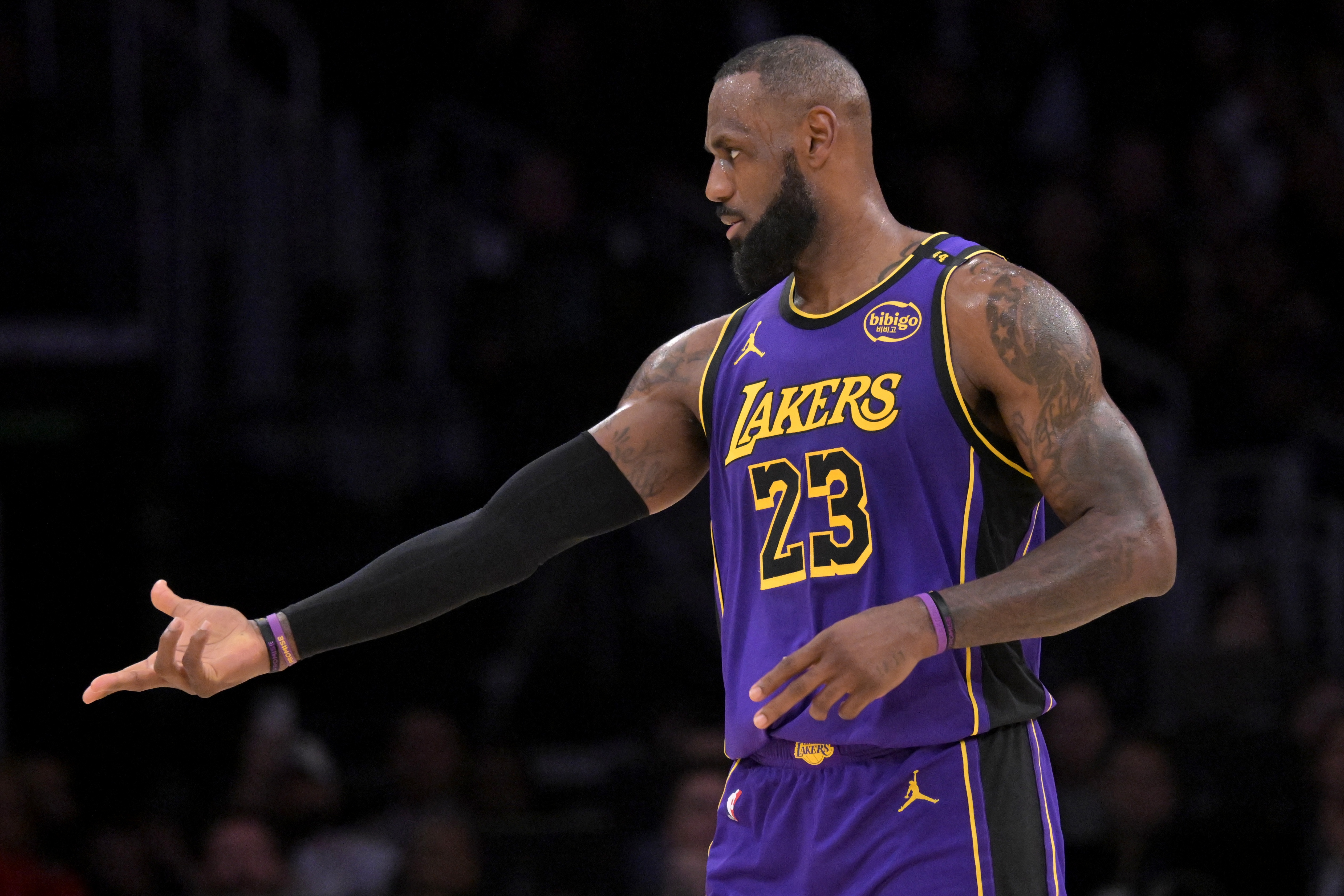 关于湖人客场占领火玫，取得六连胜的信息