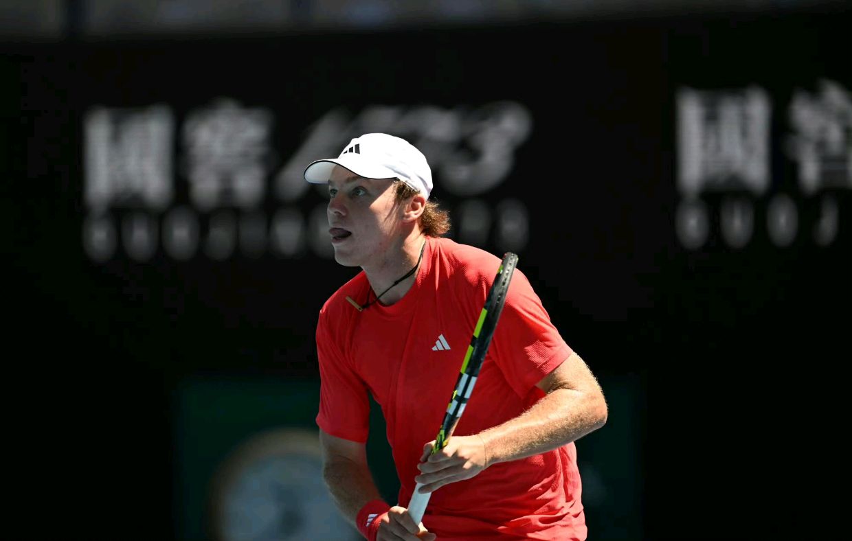 包含美国网球队鏖战意大利网球队,西西帕斯送出助攻的词条 包含美国网球队鏖战意大利网球队,西西帕斯送出助攻的词条