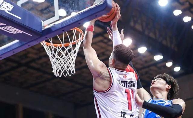 深圳队绝杀快船,王哲林关键制胜 深圳队绝杀快船,王哲林关键制胜