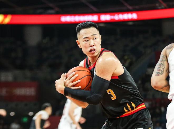 深圳队绝杀快船,王哲林关键制胜 深圳队绝杀快船,王哲林关键制胜