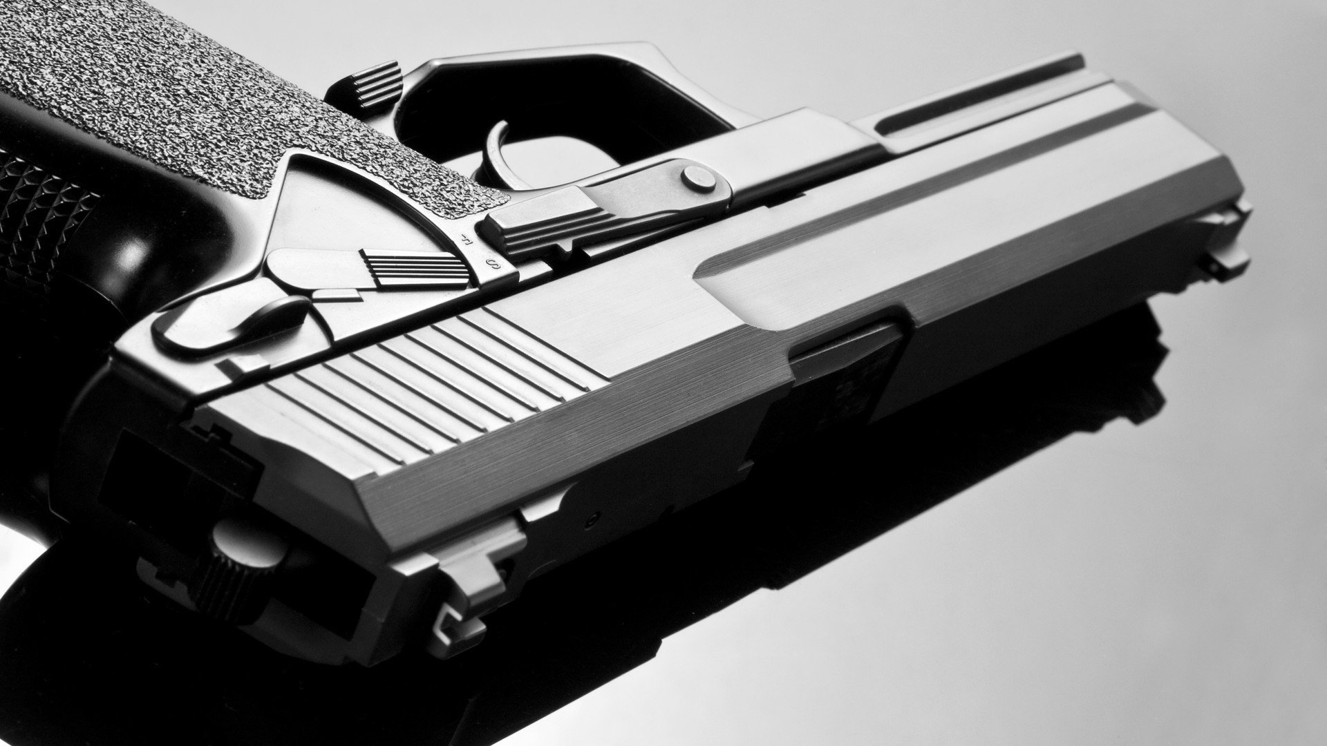 高压催化下的神迹与碾压美学，伦纳德爆发与雄鹿轻取的胜利启示