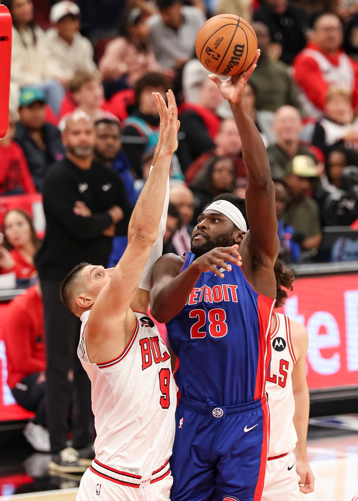 活塞粉碎热火，德罗赞关键节点连续得分