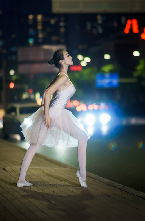 哈利伯顿关键先生显神威，浙江队稳准狠收割上海队