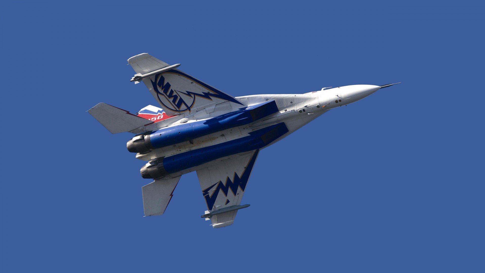 极速与策略的共振,F1街道赛的微操与伊拉克足球的一波流美学